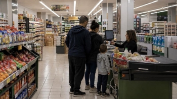 El programa de tarjetas monedero, financiado junto a la Comunidad de Madrid y el Fondo Social Europeo, ya ha beneficiado a más de 225 hogares con menores durante 2026