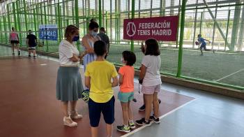 Sofía Miranda, junto a Loreto Sordo, ha visitado las instalaciones de la Caja Mágica
