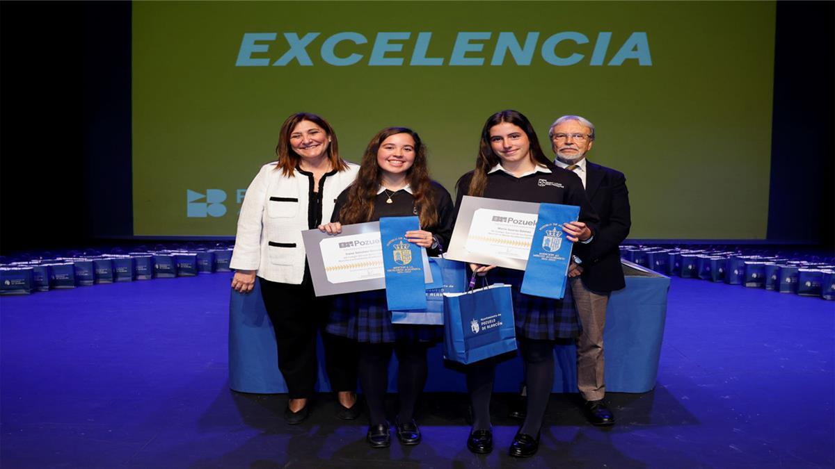 80 premios a estudiantes de 25 colegios e institutos del municipio en el acto de Reconocimiento a la Excelencia y Mérito Académico 2021-2022