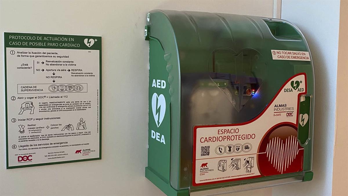 Las comunidades de propietarios recibirán ayuda económica del ayuntamiento para instalar desfibriladores en las zonas comunes
