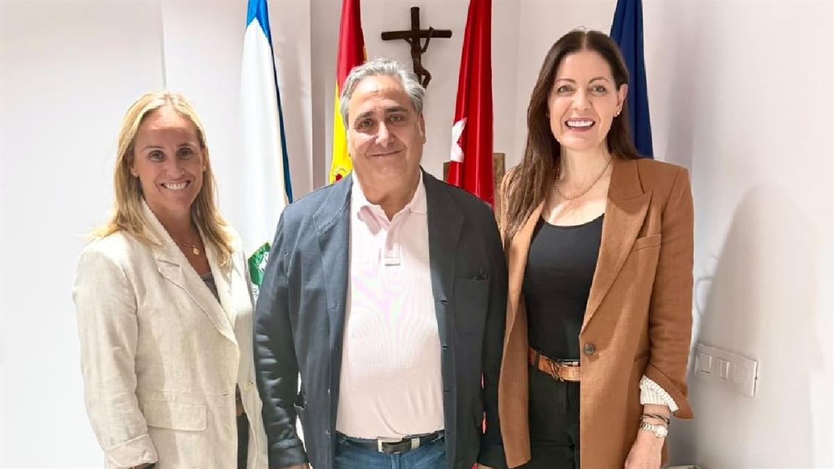 El Ayuntamiento y Gescomer firman un convenio de colaboración para la modernización del mercadillo