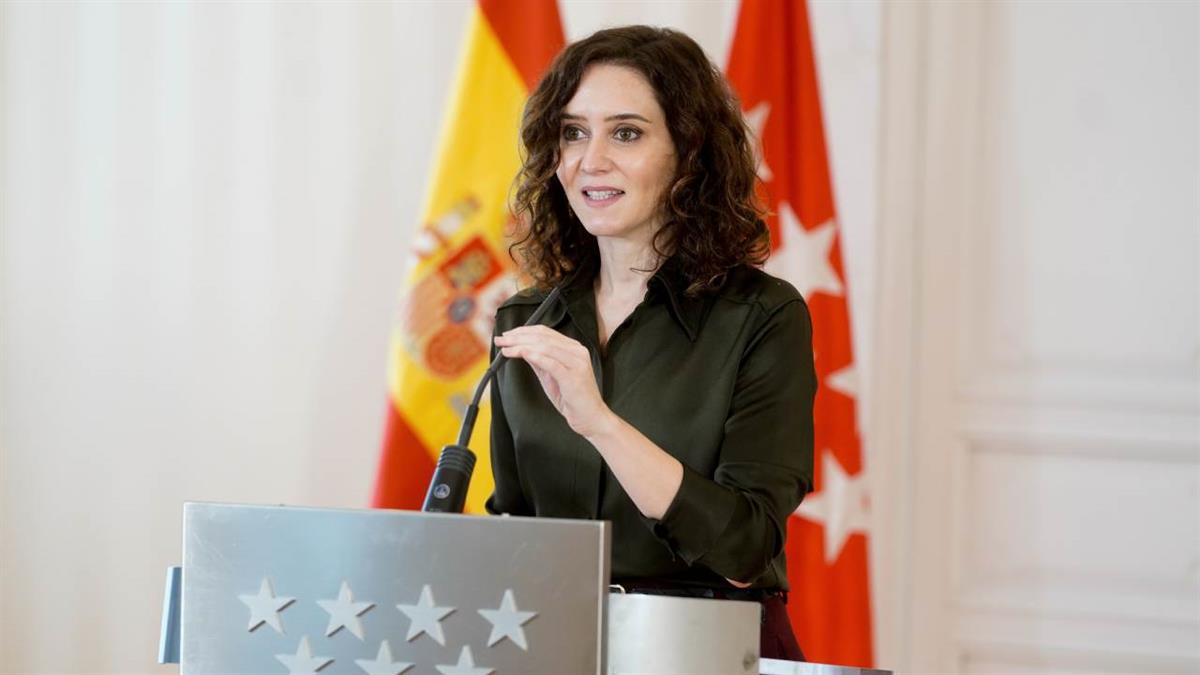 Ayuso acusa al presidente del Gobierno de preferir “la legalidad de un tirano” en Venezuela