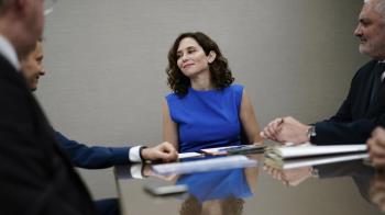 La presidenta de la Comunidad de Madrid se ha reunido en Lisboa con europarlamentarios