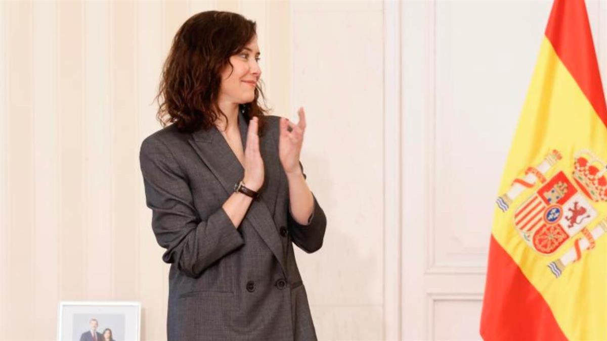 Carga contra “el feminismo que le está quedando” a la izquierda que respalda a Bad Bunny