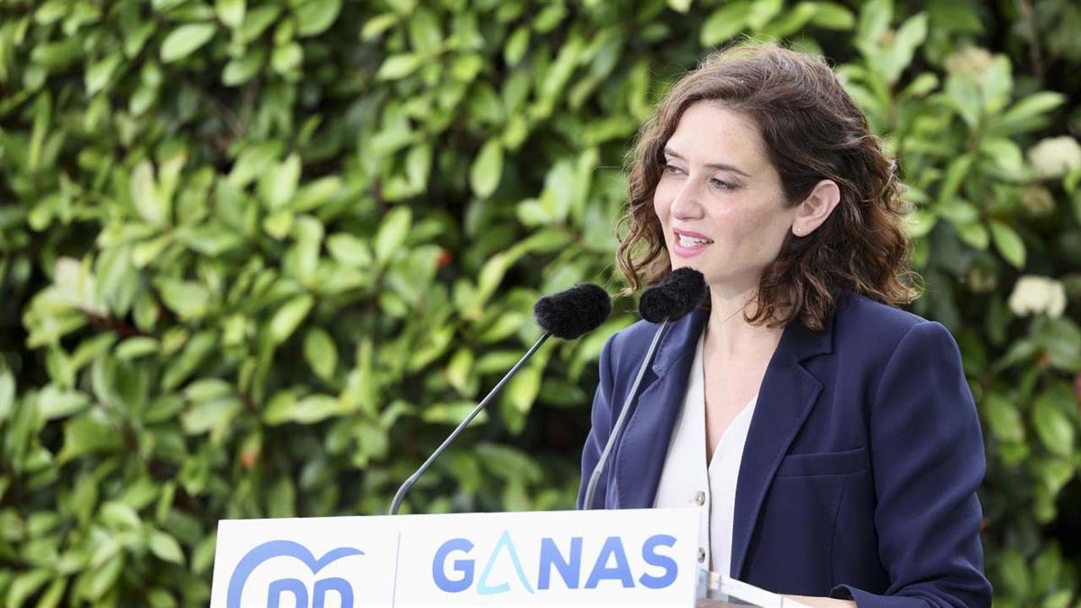 El polémico "encontronazo" producido en los actos de celebración del 2 de Mayo sigue levantando la tensión