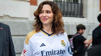 La máxima mandataria de la Comunidad de Madrid le ha definido como "el mejor presidente" del Real Madrid 