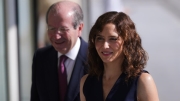 La presidenta de la Comunidad de Madrid apela a la "rebeldía" de los jóvenes juristas para "reiniciar la España de siempre"