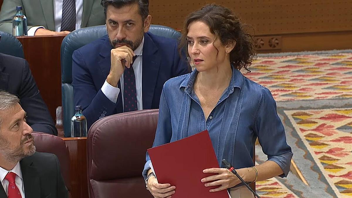 La presidenta regional reprocha al PSOE que siga dando vueltas al caso del Hospital de Torrejón