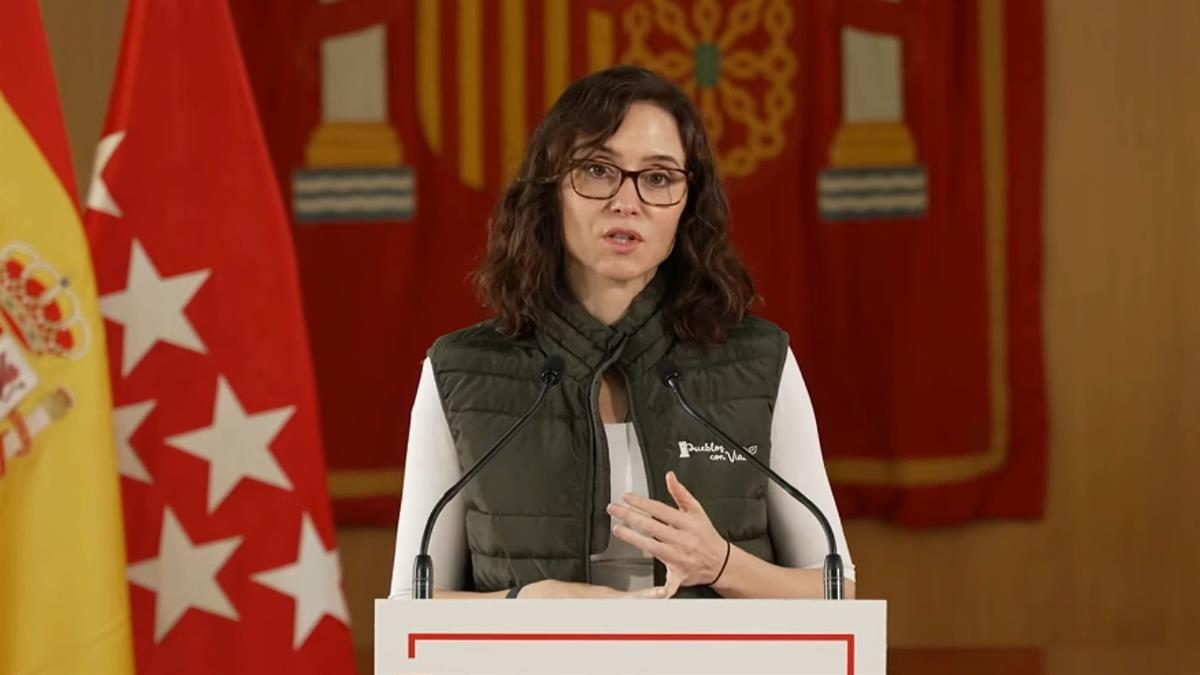 La presidenta de la Comunidad de Madrid denuncia un nuevo filón contra la seguridad jurídica en materia de vivienda