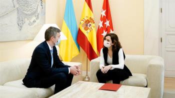 La Comunidad de Madrid ofrecerá escolarización gratuita y el servicio madrileño de salud a los ucranianos