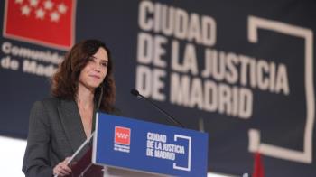 La presidenta de la Comunidad de Madrid acude a Valdebebas para ver el inicio de las obras de este gran complejo