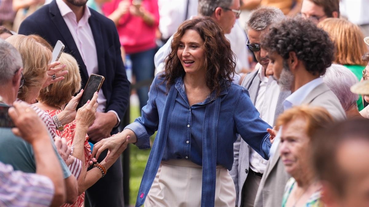 La presidenta madrileña carga contra la "obsesión" de Sánchez