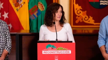 La presidenta de la Comunidad de Madrid critica que Pedro Sánchez “esté de vacaciones” en el marco de la crisis