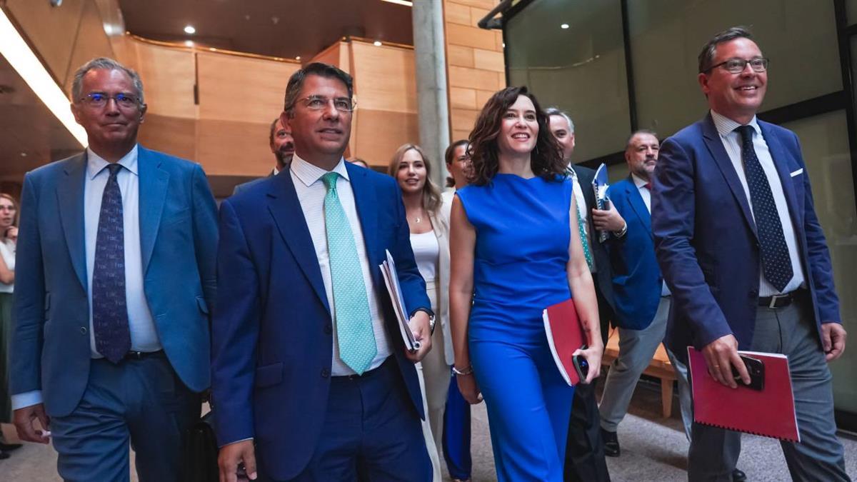 La presidenta de la región aclara que "Madrid no va a fallar a España"