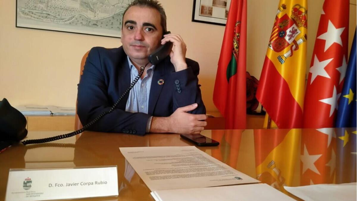 Javier Corpa ofreció instalaciones del municipio para la campaña de vacunación