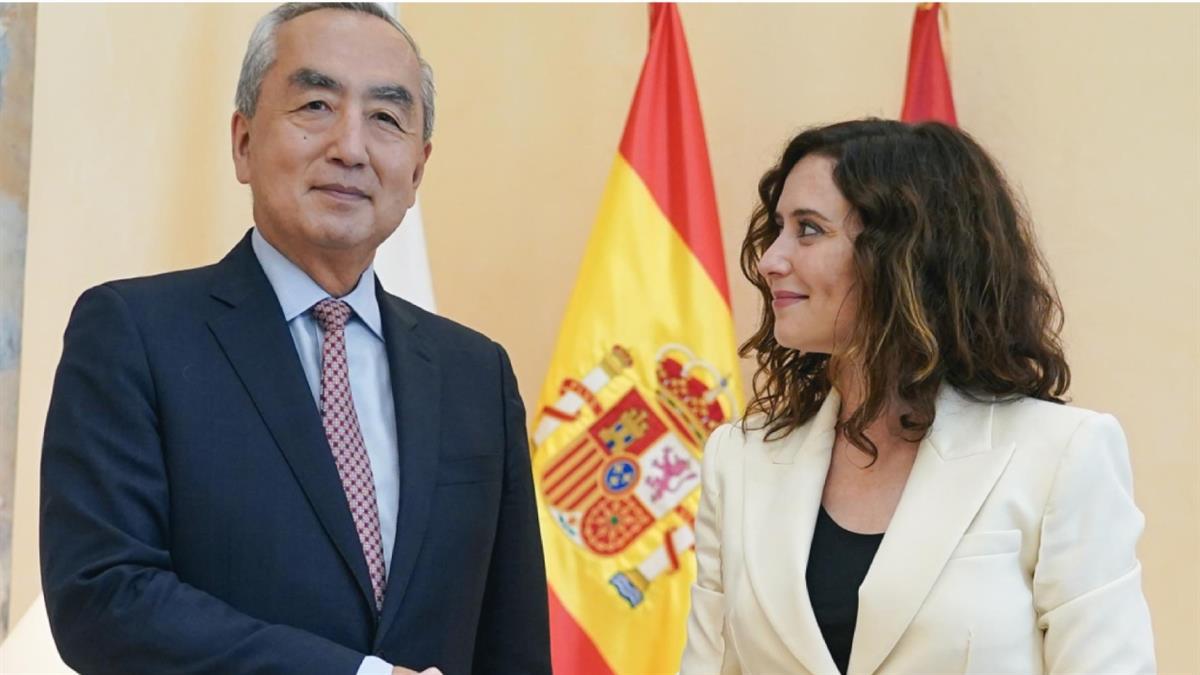 Díaz Ayuso recibe al Embajador de Japón