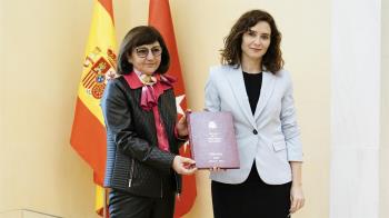 La fiscal superior de Madrid entrega la Memoria 2021 a Isabel Díaz Ayuso
