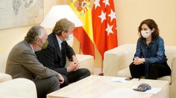 La presidenta de la Comunidad de Madrid ha recibido a los organizadores de la manifestación