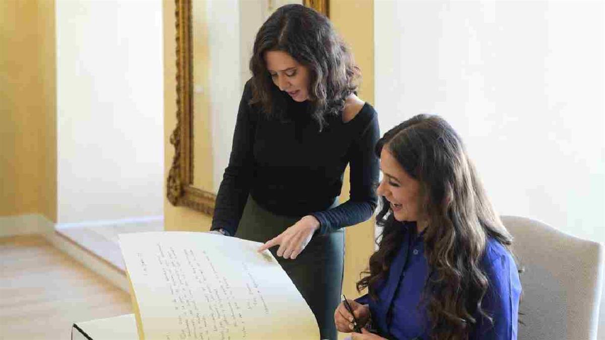 El encuentro entre Ayuso y Libia Dennise García refuerza la agenda internacional del turismo y la economía