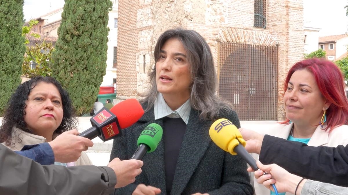 Manuela Bergerot denuncia en Alcalá de Henares el "ridículo" de la presidenta madrileña en su viaje a México