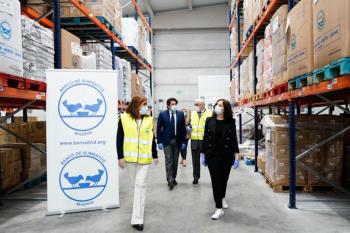 Lee toda la noticia 'Díaz Ayuso asegura "no dejar a nadie atrás" en la visita a la sede del Banco de Alimentos'