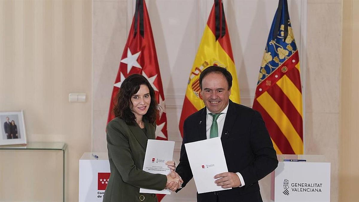 Ayuso y Pérez Llorca firman un protocolo de colaboración para mejorar la proyección internacional de ambas regiones