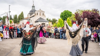 Las danzas folclóricas ponen de manifiesto la identidad castiza