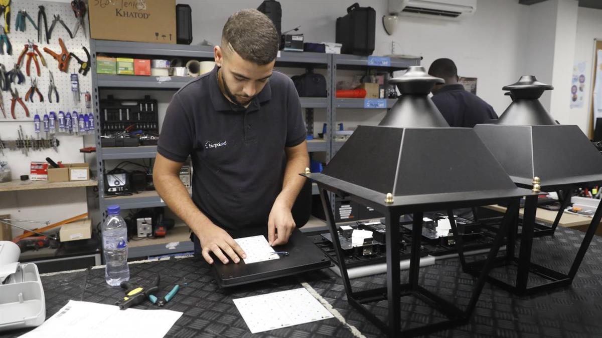 Los mayores descensos se han producido en las actividades administrativas y servicios auxiliares