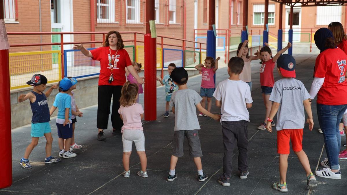 Más de 200 universitarios han realizado actividades de voluntariado y han conseguido incrementar su beca en 200 euros más