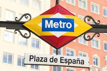 Lee toda la noticia 'La bandera española luce en el logo del Metro de Plaza España '