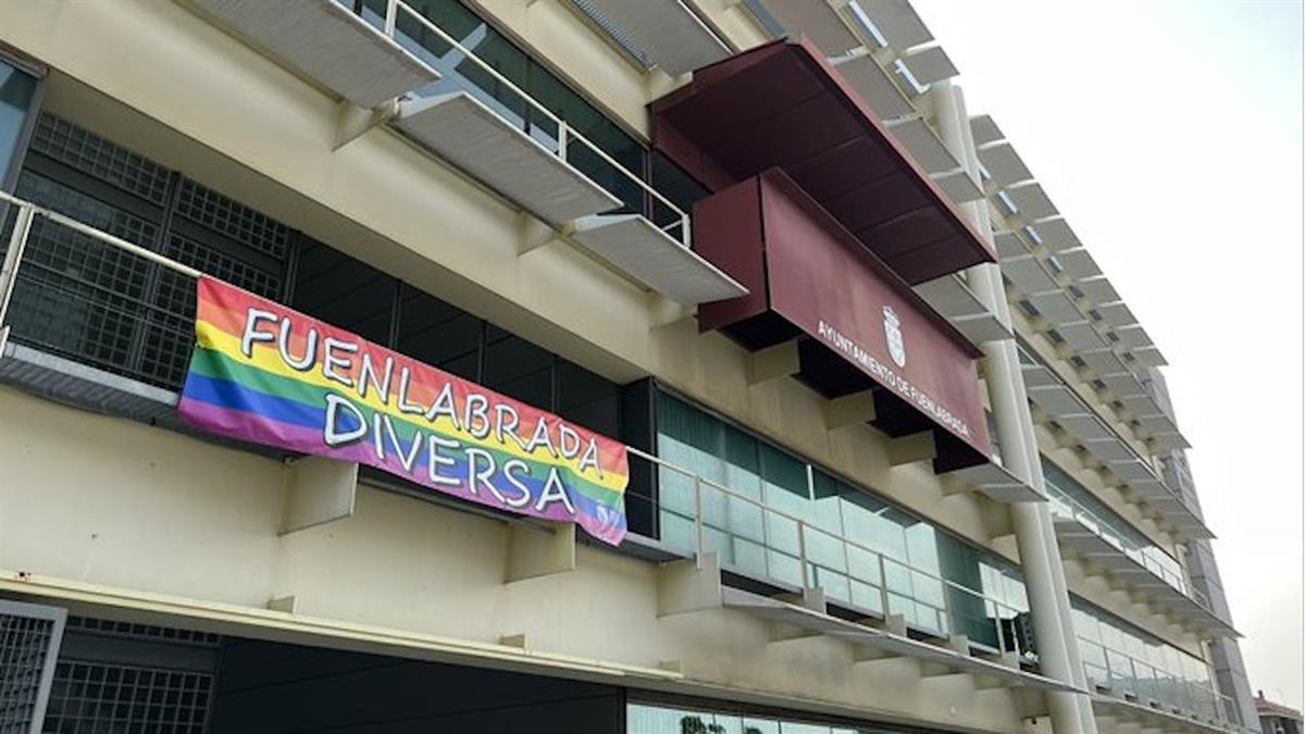 Isabel Pérez ha enviado una carta al alcalde exigiendo que se retire la enseña de todos los edificios públicos