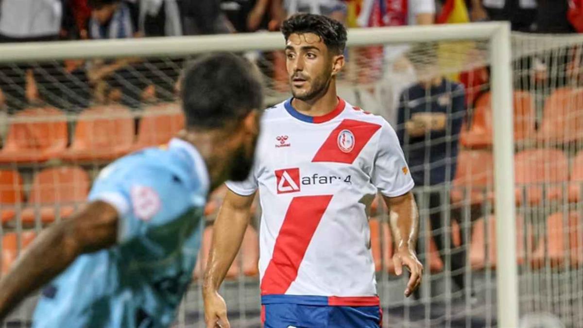 El futbolista ha disputado 11 partidos oficiales con la camiseta del club 