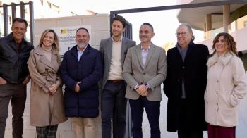 El complejo cuenta con 200 plazas residenciales, un centro de día con 40 plazas y 39 apartamentos intergeneracionales