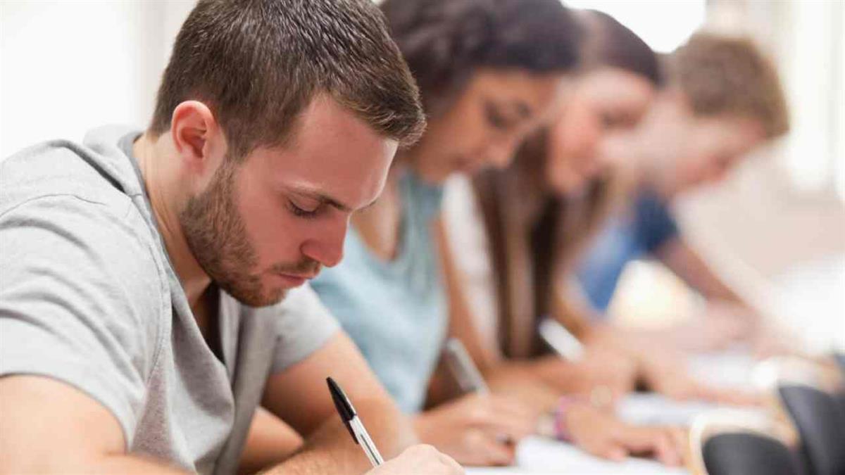 Este curso escolar las ayudas se han concedido a 10.286 solicitantes gracias a una inversión del Ejecutivo autonómico de 26,3 millones, 3,5 más que en el curso anterior