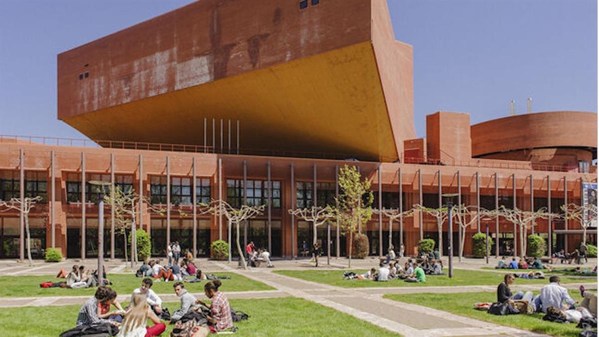 El PSOE de Pozuelo denuncia que el equipo de gobierno dejará fuera de sus becas a los alumnos que no estudien en universidades con sede en Pozuelo