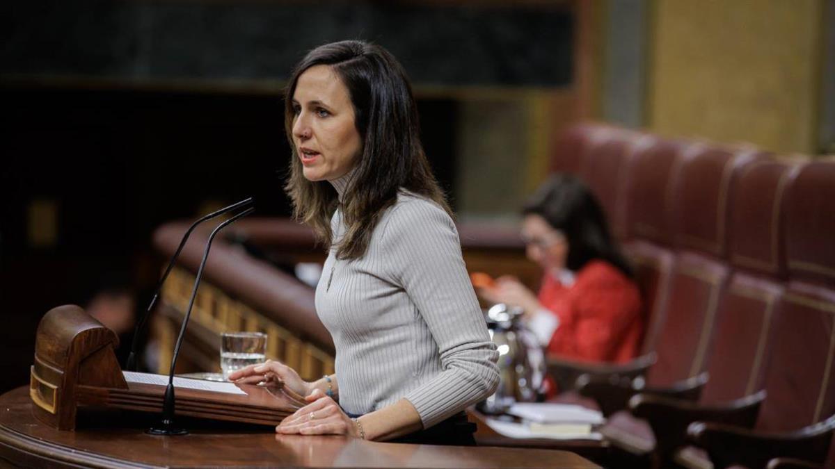 La portavoz de Podemos defiende que "prohibir sin educar no sirve de nada"