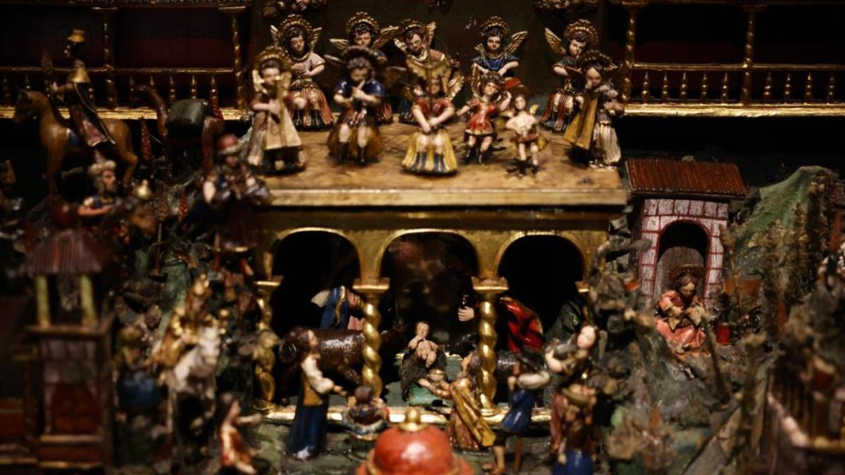 La pieza central del montaje es un baúl procedente del Museo Pedro de Osma de Lima