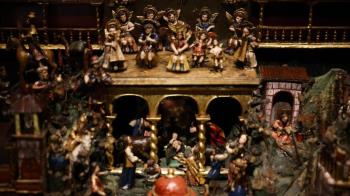 La pieza central del montaje es un baúl procedente del Museo Pedro de Osma de Lima