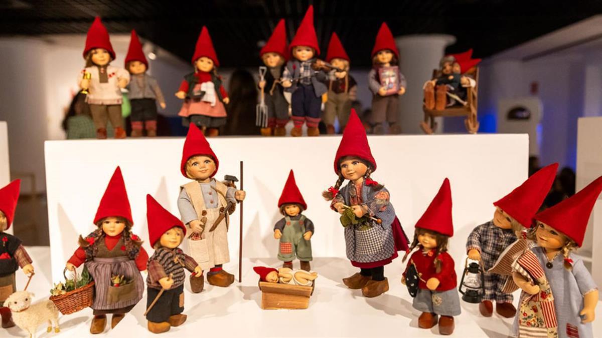 La muestra reúne conjuntos de la Colección Basanta Martín