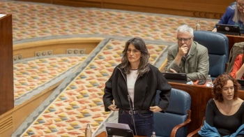 La portavoz de Más Madrid acusa a la presidenta de reírse de Maricarmen