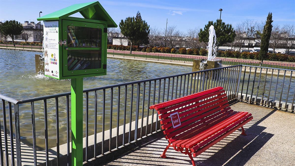Móstoles instala bibliocasetas en espacios públicos para fomentar la lectura y promover el consumo responsable y sostenible