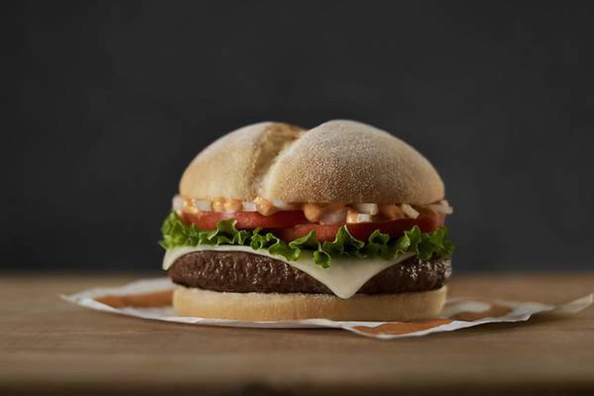 Elaborada con siete ingredientes procedentes de nueve comunidades autónomas, esta receta pretende apoyar a más de 2.000 productores locales españoles