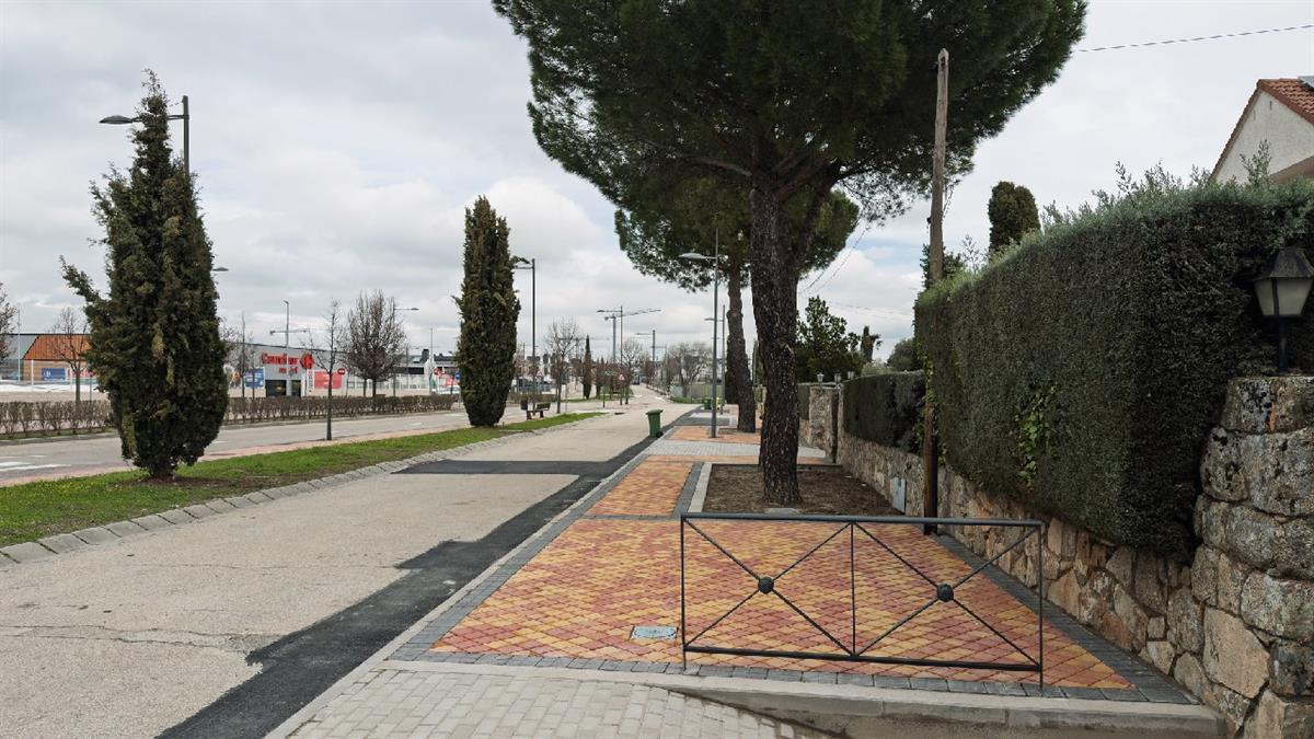 El municipio ha finalizado las obras de acerado en varias calles de la localidad 