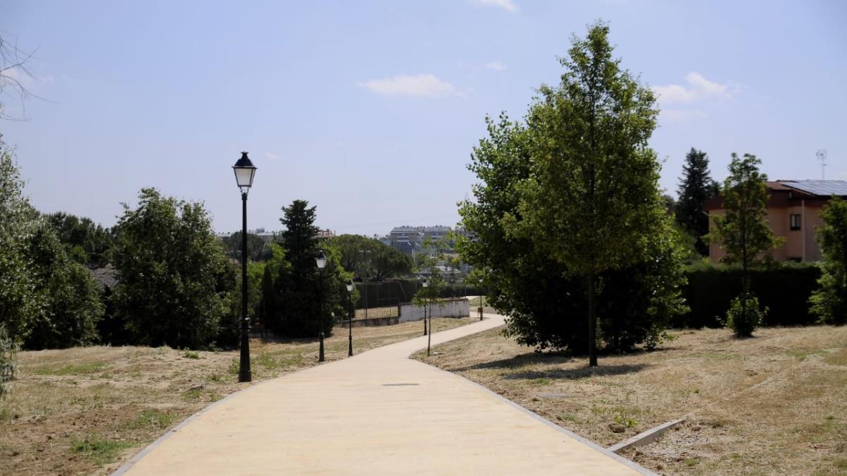 El camino que ha tenido un coste de más de 82.000 euros, conecta las zonas de La Cárcava y Viñas Viejas 