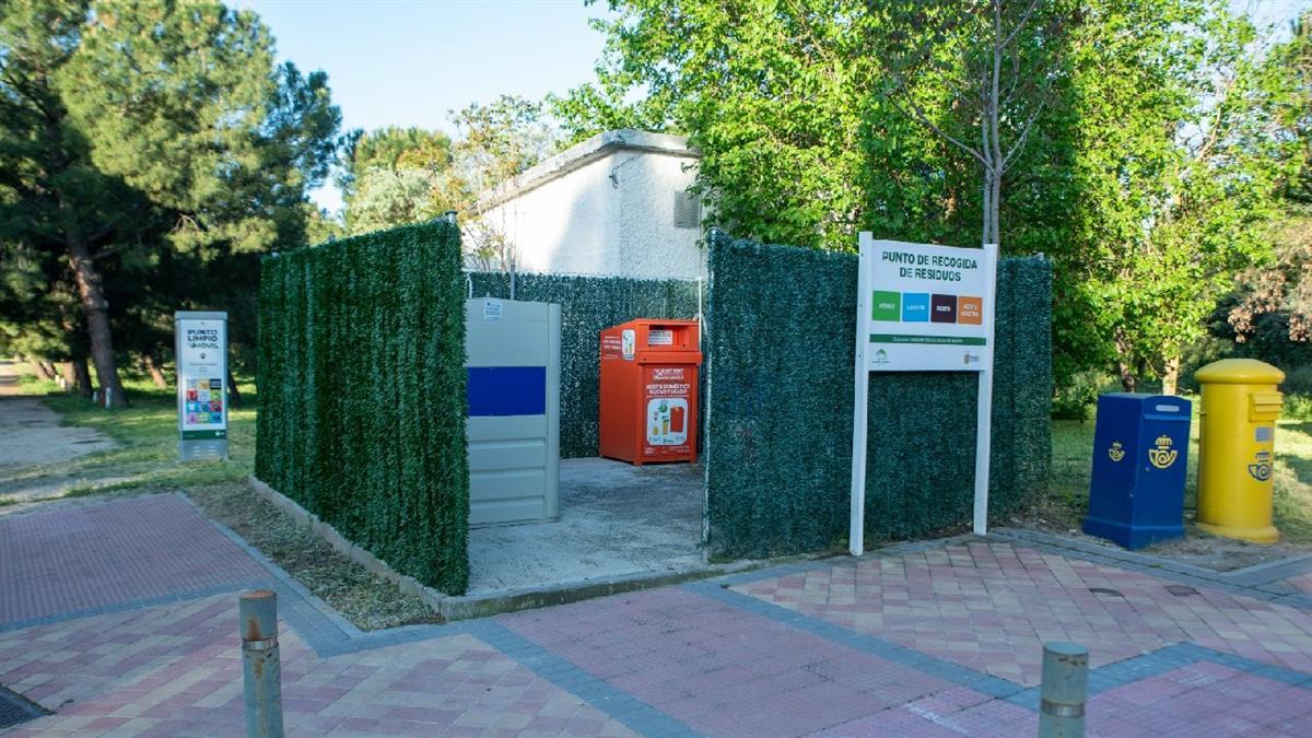 El Ayuntamiento ha instalado contendores cerca de las urbanizaciones históricas 