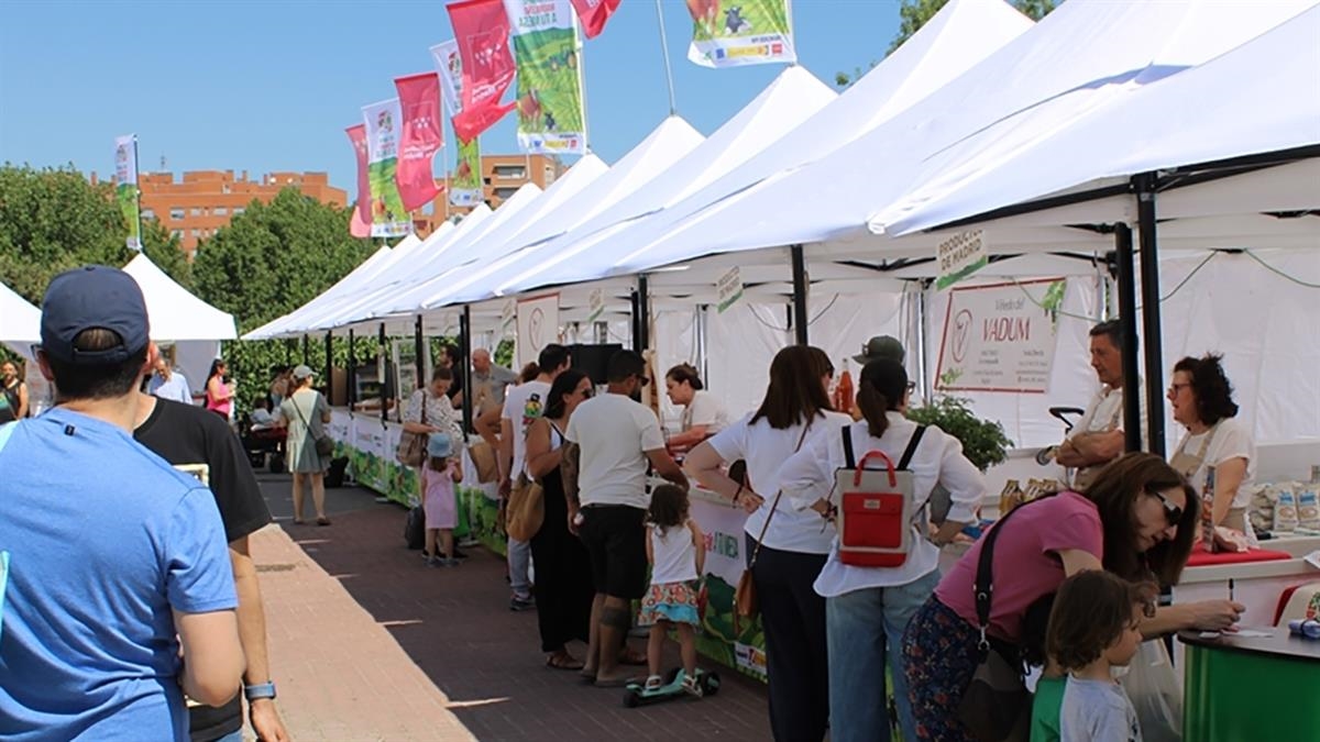 La localidad recibe el mercado "Del Campo Madrileño a tu Mesa"