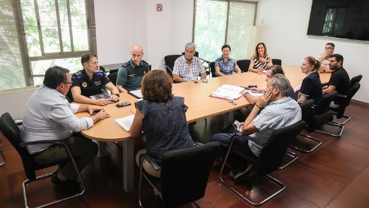 El Ayuntamiento impulsa reuniones para reforzar la seguridad en urbanizaciones históricas y comunidades de propietarios

