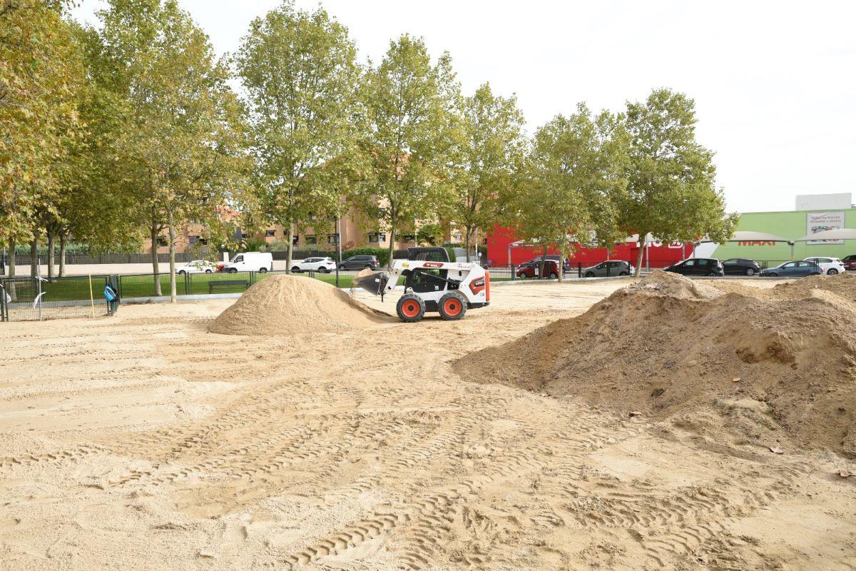 El Ayuntamiento ha comenzado este mes la campaña de renovación de estos areneros en toda la ciudad