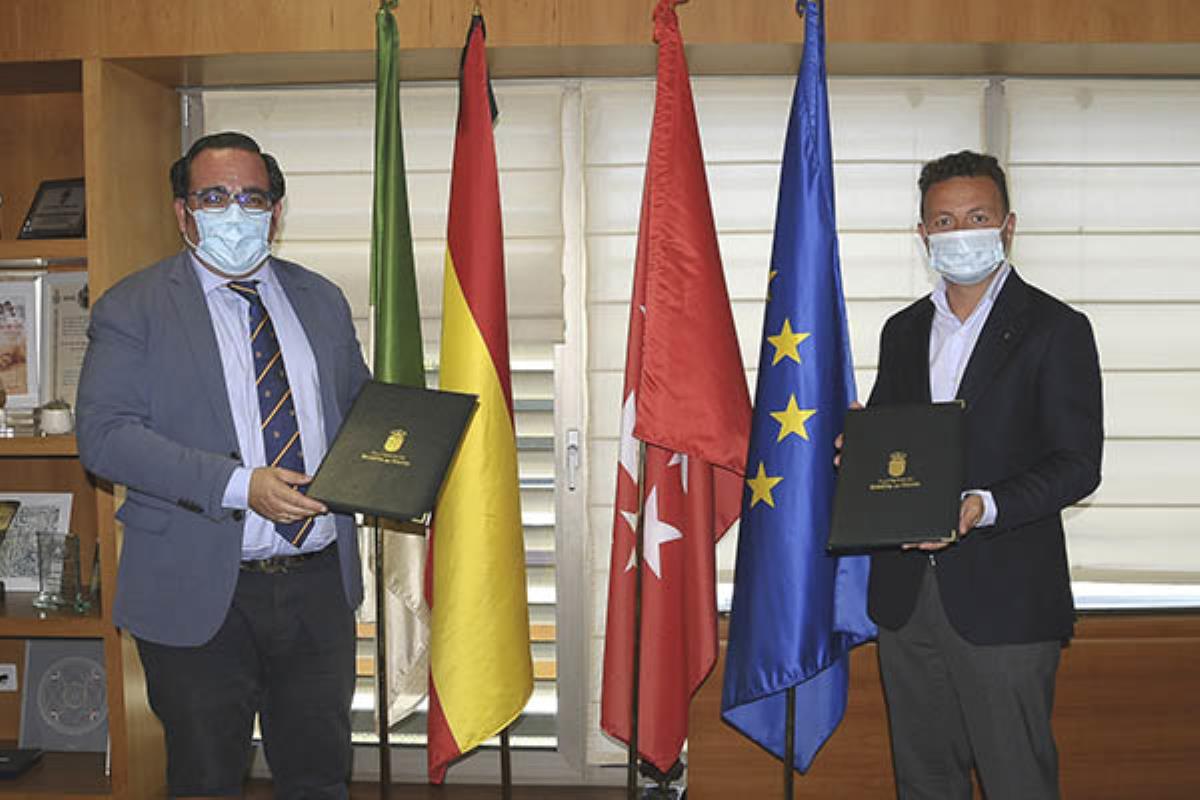 Las becas cubrirán el 50% del precio del curso escolar
