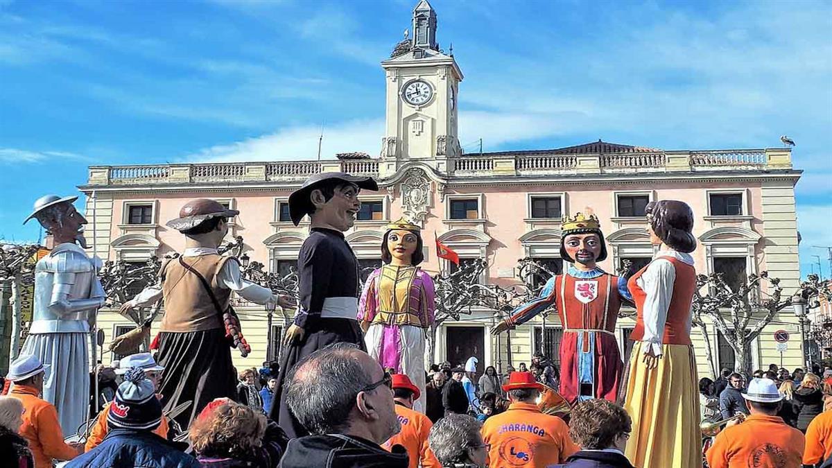 Los socialistas critican que el Partido Popular pretende cargarse el Festival Gigante